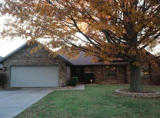 5457 S Parkhill Ave, Springfield, MO 65810