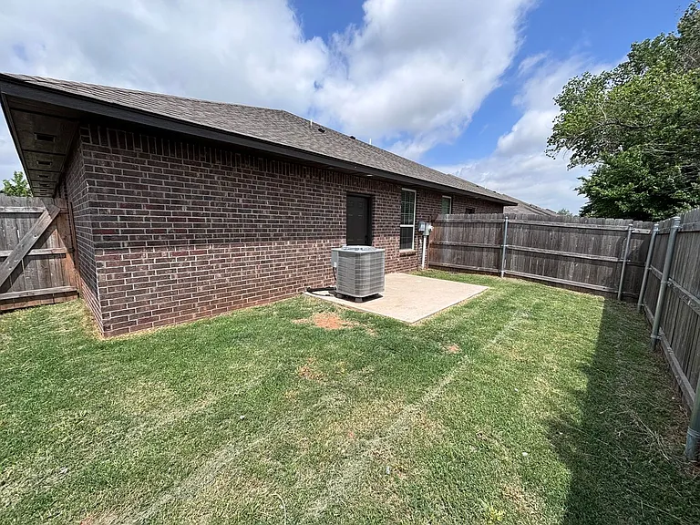 7520 Redbud Villa Ct #B — Photo 26