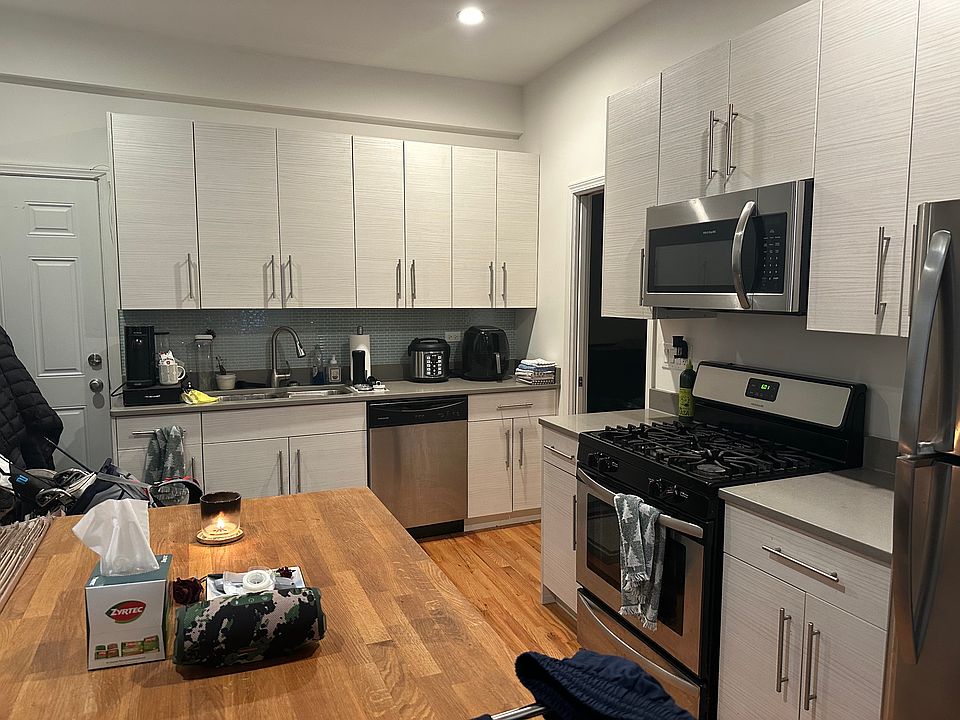 1st image of 1516 N Greenview Ave #1F