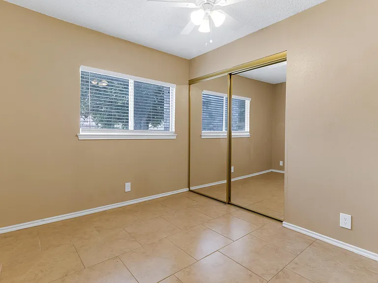 6315 Regency Ln — Photo 16