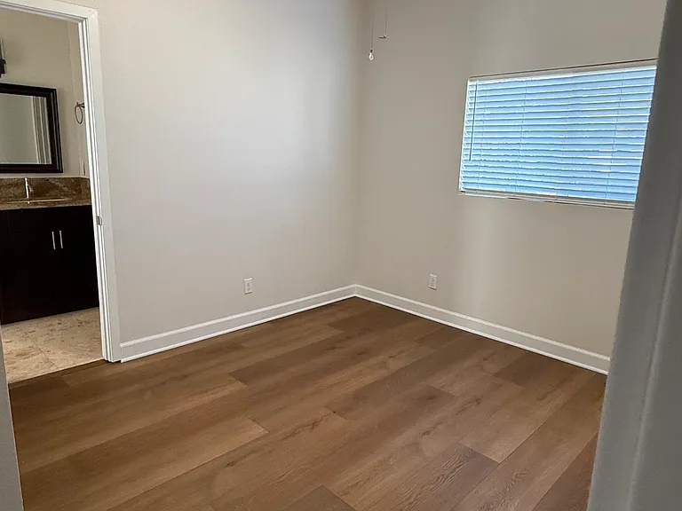 Bedroom upstairs (Jack & Jill style)