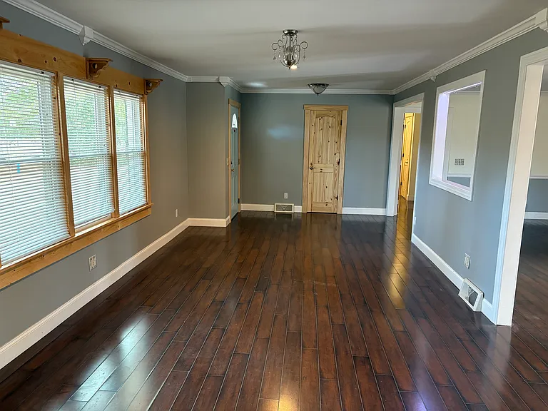 305 W Lane St — Photo 9