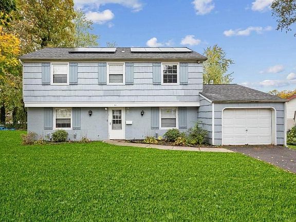 2nd image of 32 Palfrey Ln