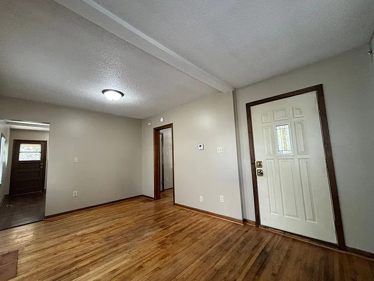 1068 Hatch Ave — Photo 6
