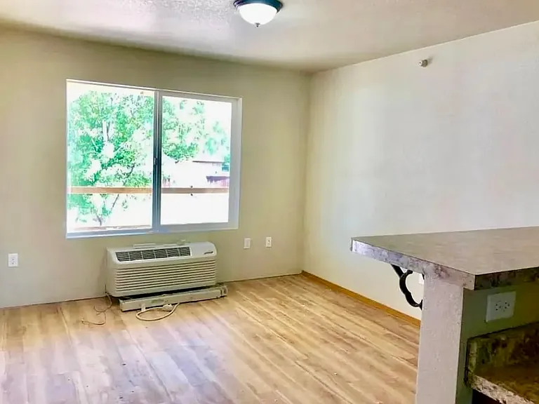 Wolf Glen Apartments — Photo 17