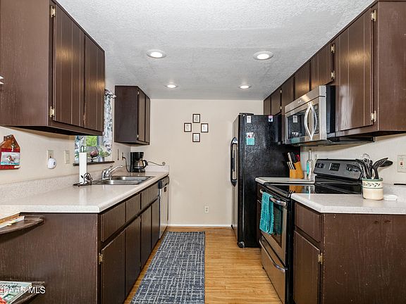 5th image of 3564 N Catherine Dr