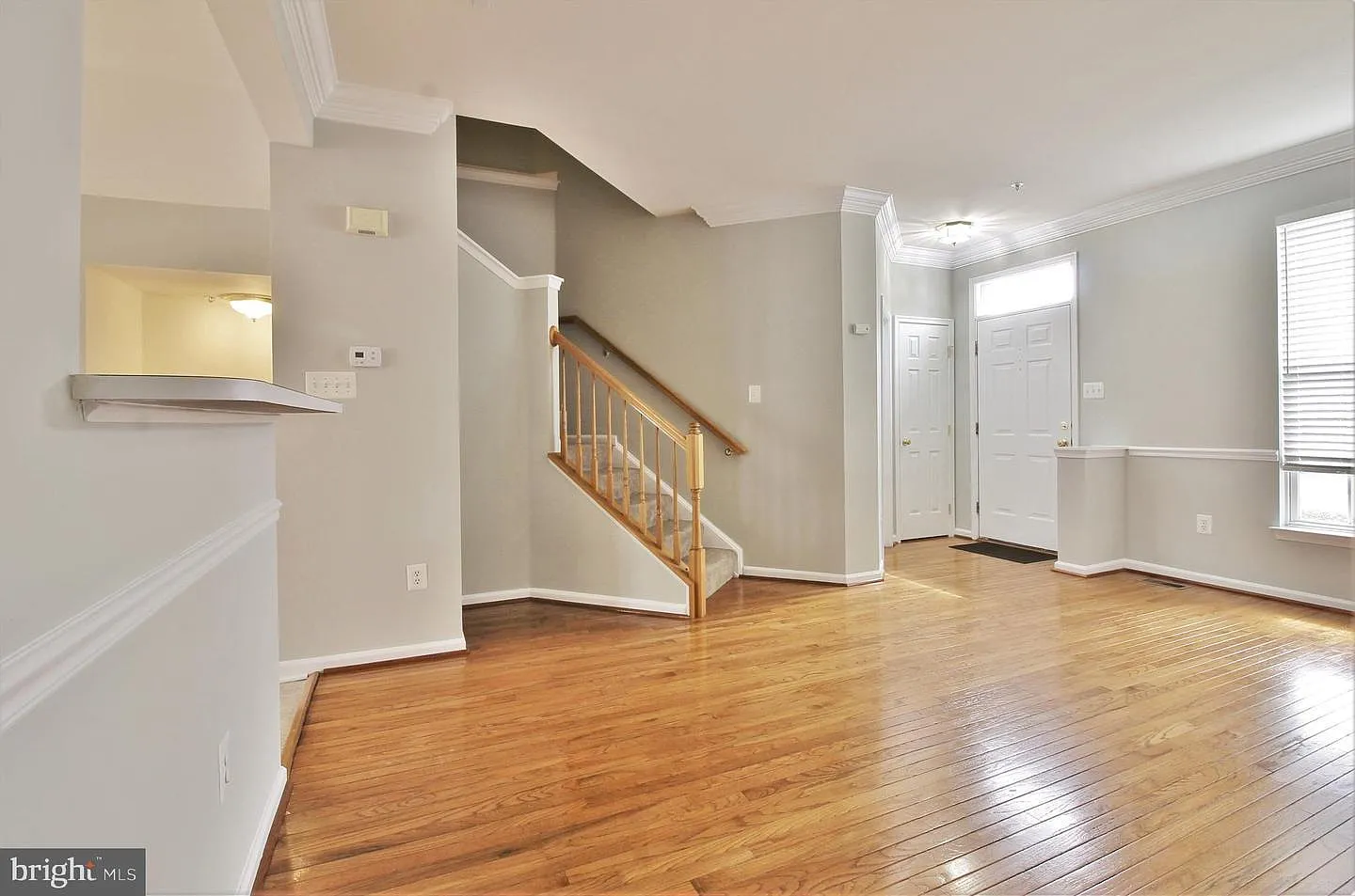 3 bed, 3.5 bath, 2368 sqft, $3,100 — Photo 2