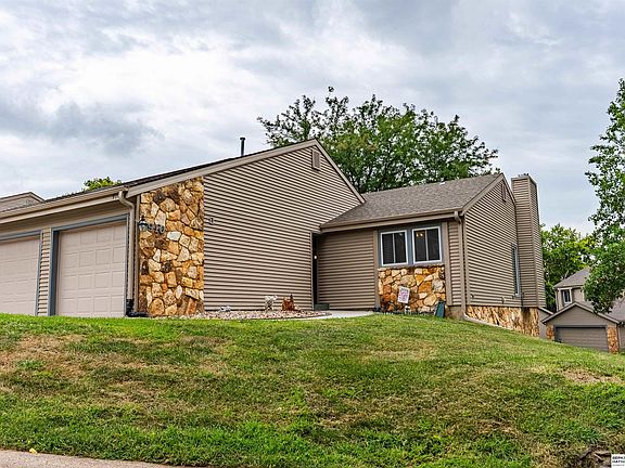 3rd image of 910 S 153rd Ct