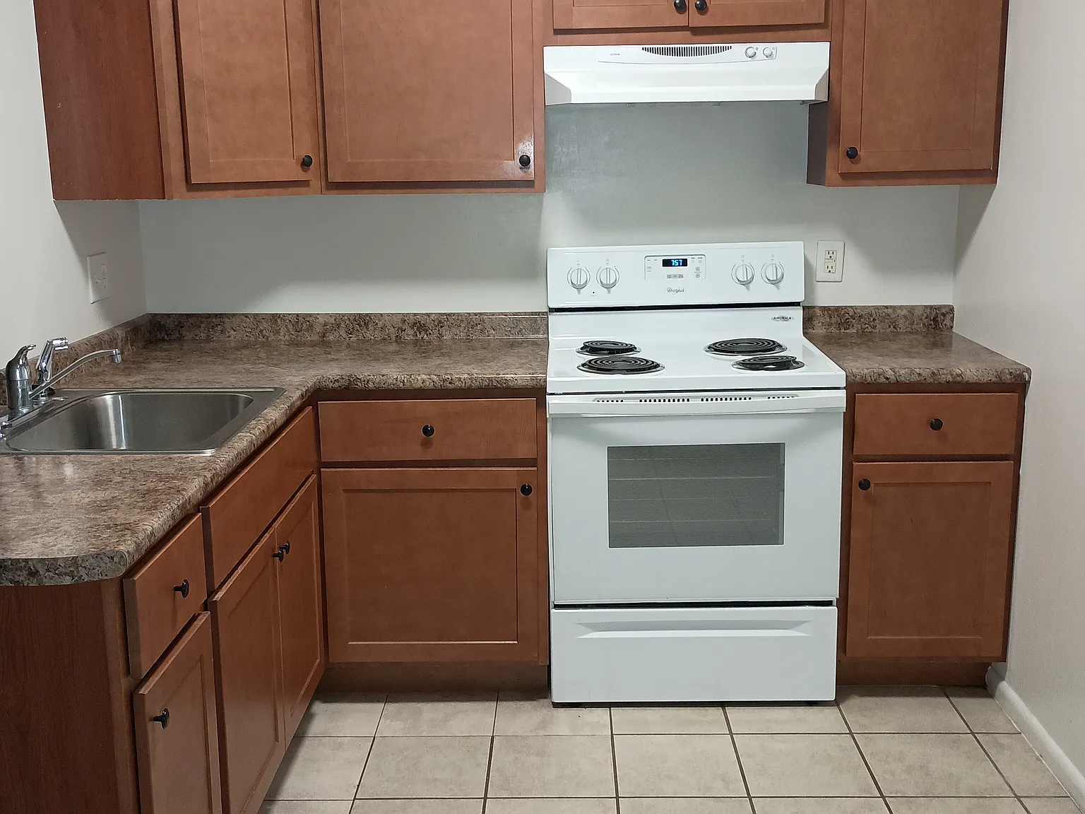 2 bed, 1100 sqft, $1,400 — Photo 2