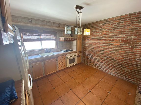 2nd image of 28 Luke Ct