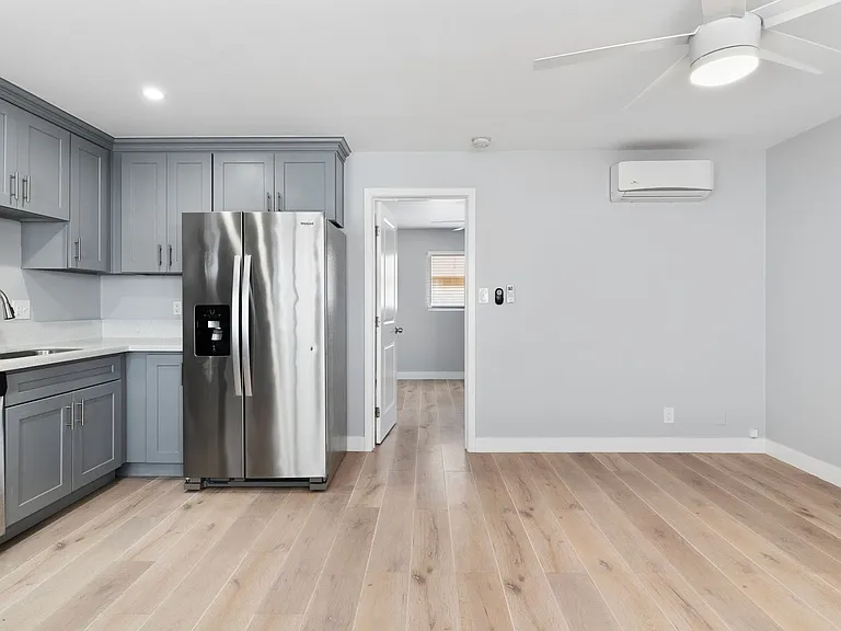 1024 Loma Avenue — Photo 10