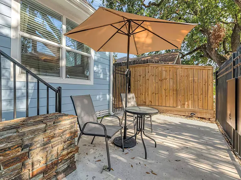304 Eastwood St #B — Photo 9