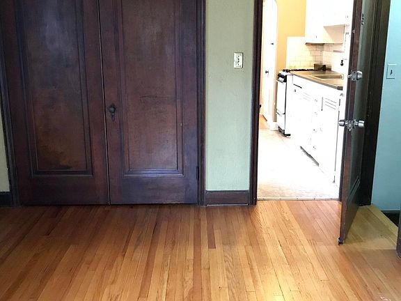 5th image of 387 W Cambourne St