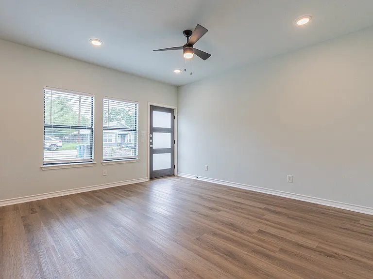 2346 Dakota St #1101 — Photo 6