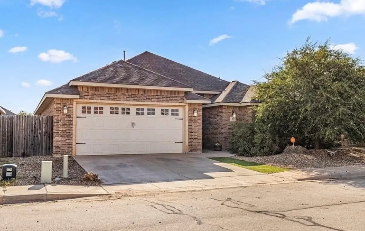 3 bed, 2308 sqft, $3,500 — Photo 1
