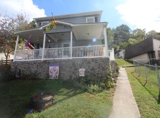 214 Cedar Ave, Hinton, WV 25951