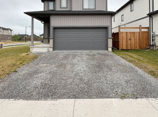 20 Barker Pkwy, Thorold, ON L2V 0H4