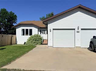 304 Archibald St, Midale, SK S0C1S0