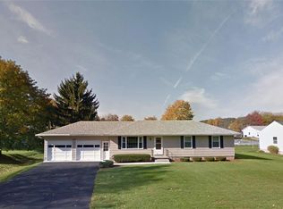 1985 Meadow Dr, Palmyra, NY 14522