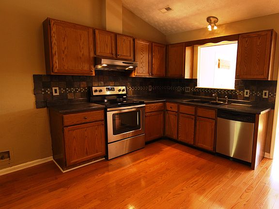 4th image of 6016 NW Woodbark Trce