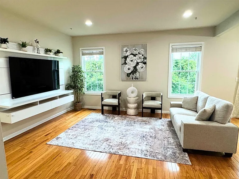 13 Wayside Dr — Photo 4