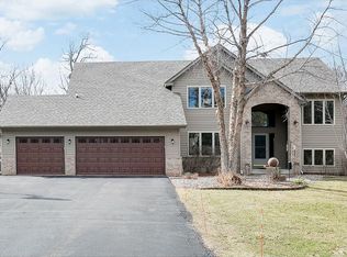 13990 Peregrine Cir, Shakopee, MN 55379