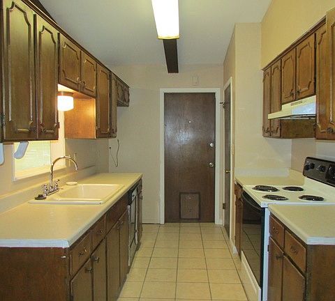 3rd image of 7107 Larksong St