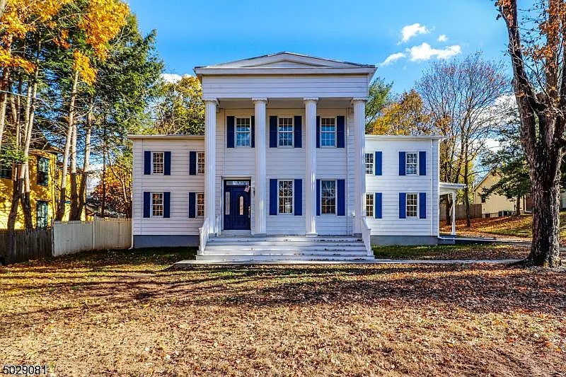 902 River Rd photo 1
