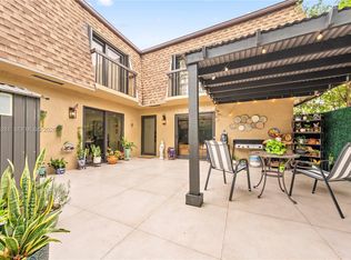 2415 W 67th Pl #8-11, Hialeah, FL 33016