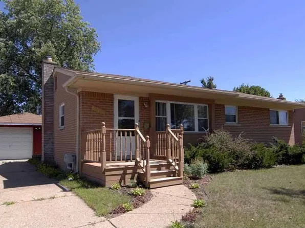 1008 Marion Dr, Holly, MI 48442