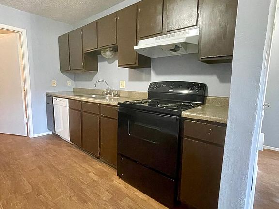 5th image of 105 Pinebrook Pl #B
