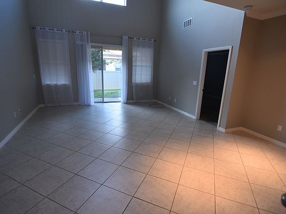 4th image of 433 Livorno Way