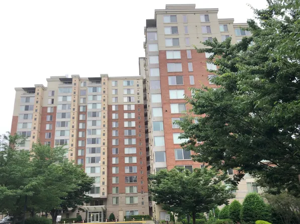 2726 Gallows Rd APT 406, Vienna, VA 22180