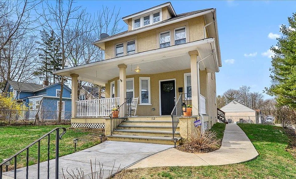 1st image of 712 E Railroad Ave