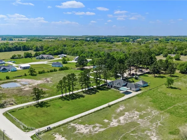 1152 McNutt Rd, Franklin, TX 77856