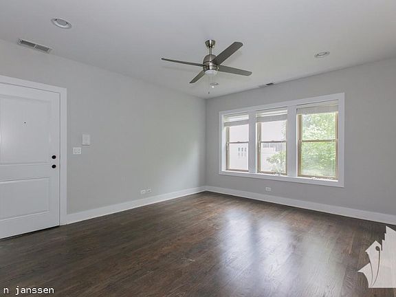 5th image of 3917 N Janssen Ave #1418