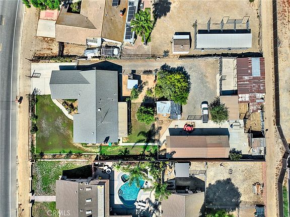 4th image of 3949 Bluff St