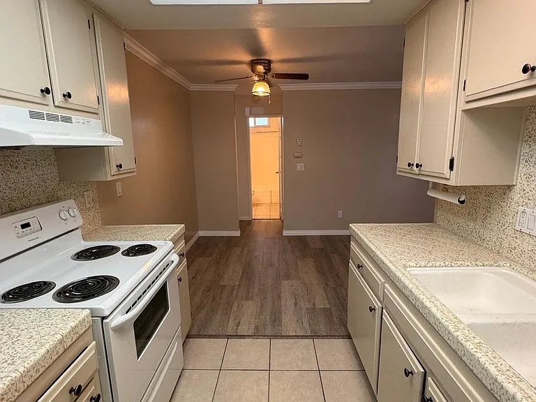 3985 Riviera Dr #B — Photo 7