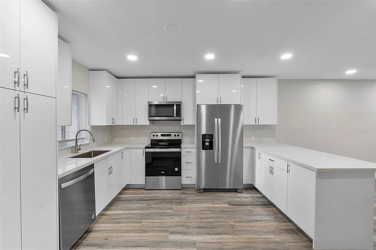 Building Photo - 6870 SW 18th Ct