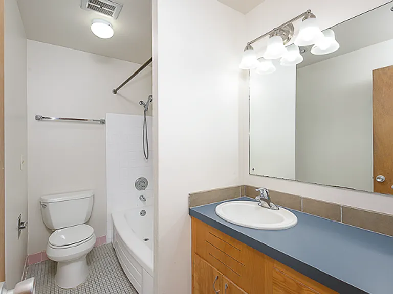 Aloha House Apartments — Photo 31