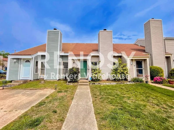 445 Falling Ln, Virginia Beach, VA 23454