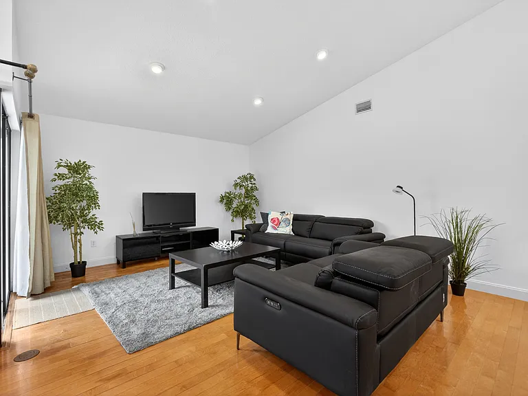 1773 Wiltshire Village Dr — Photo 10