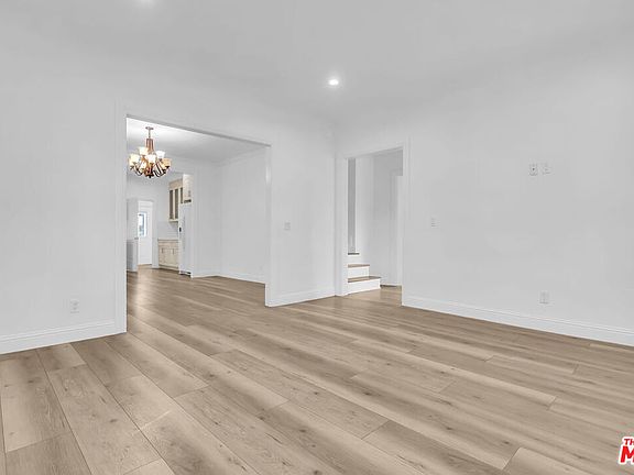 3rd image of 261 W 43rd Pl