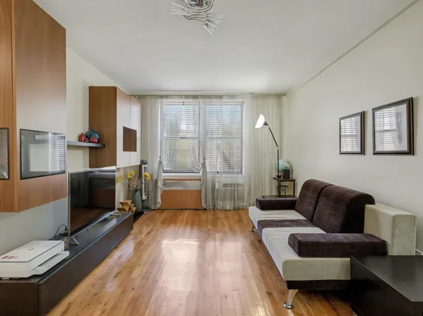 1577 East 17th Street image 2 of 15