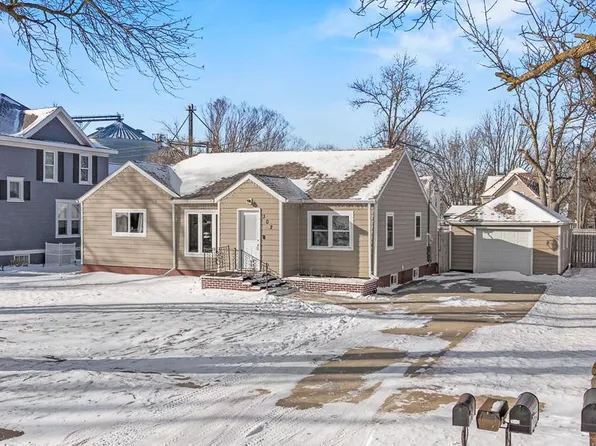 302 S Oak St, Hendricks, MN 56136