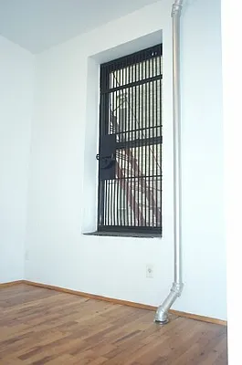 Rented by Tower Brokerage | media 62