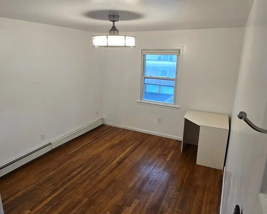 E Joseph St