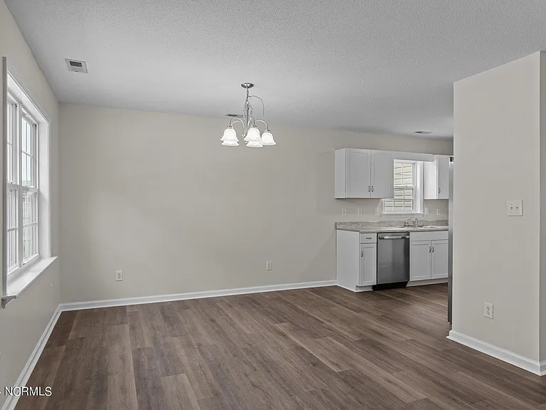 104 Blue Bird Ln — Photo 13