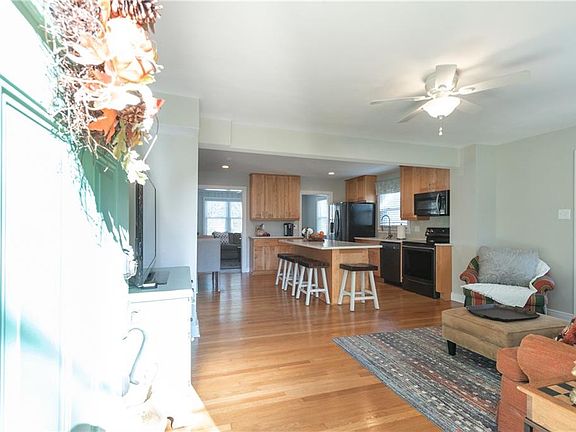 5th image of 2604 Fernhill Ave