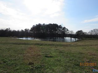 5 Pea Ridge Rd, Crossville, AL 35962